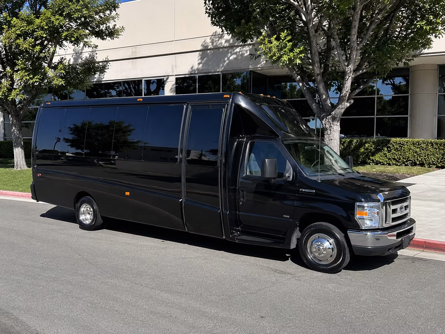 Chandler Winery Tour & Pub Crawl Transportation